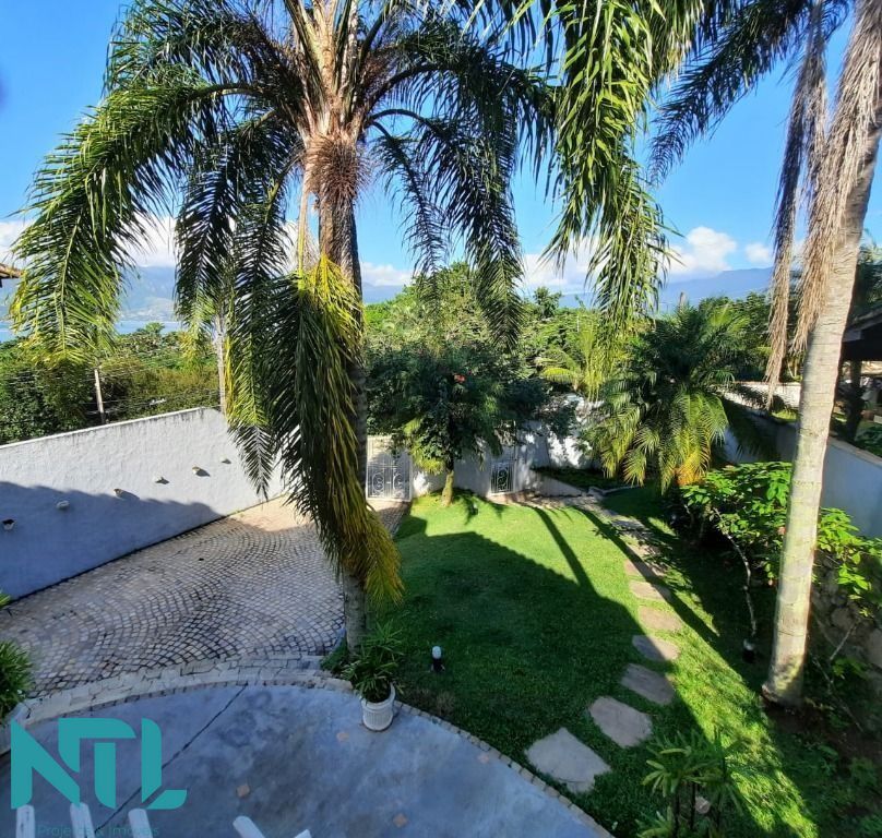 Sobrado à venda com 5 quartos, 256m² - Foto 1
