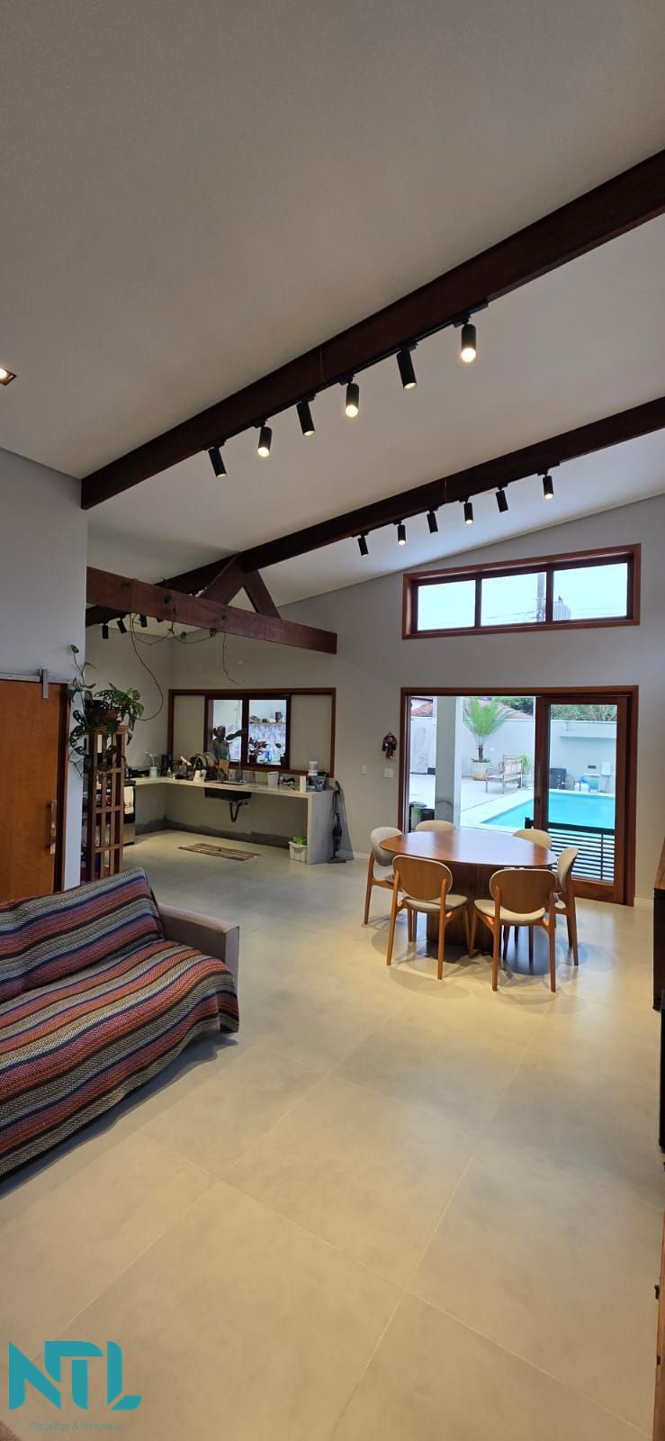Casa, 3 quartos, 211 m² - Foto 4