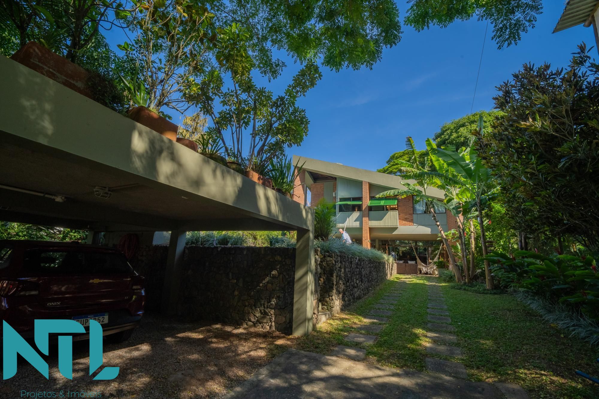Sobrado para alugar com 4 quartos, 246m² - Foto 1