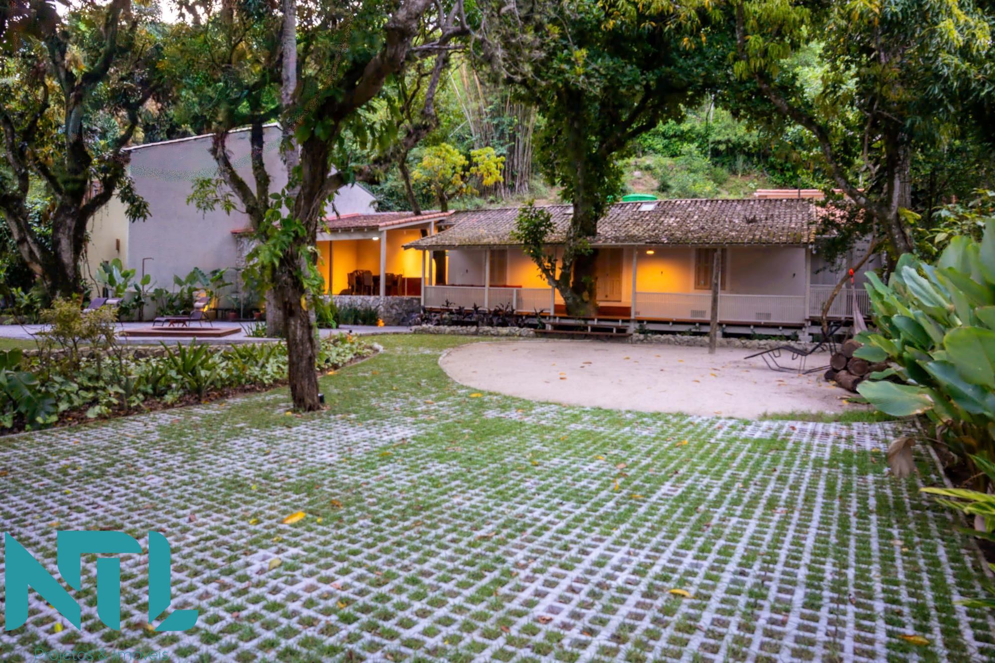 Casa à venda com 3 quartos, 206m² - Foto 4
