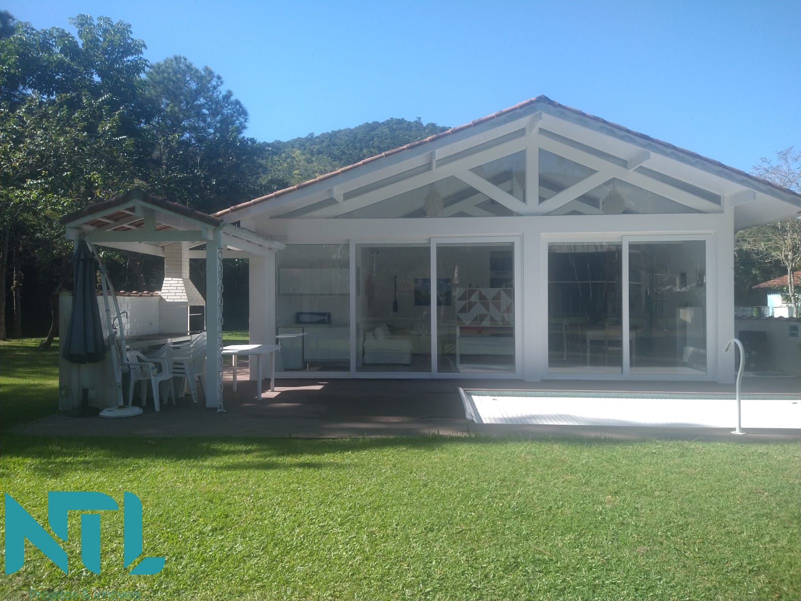 Casa à venda com 4 quartos, 145m² - Foto 1