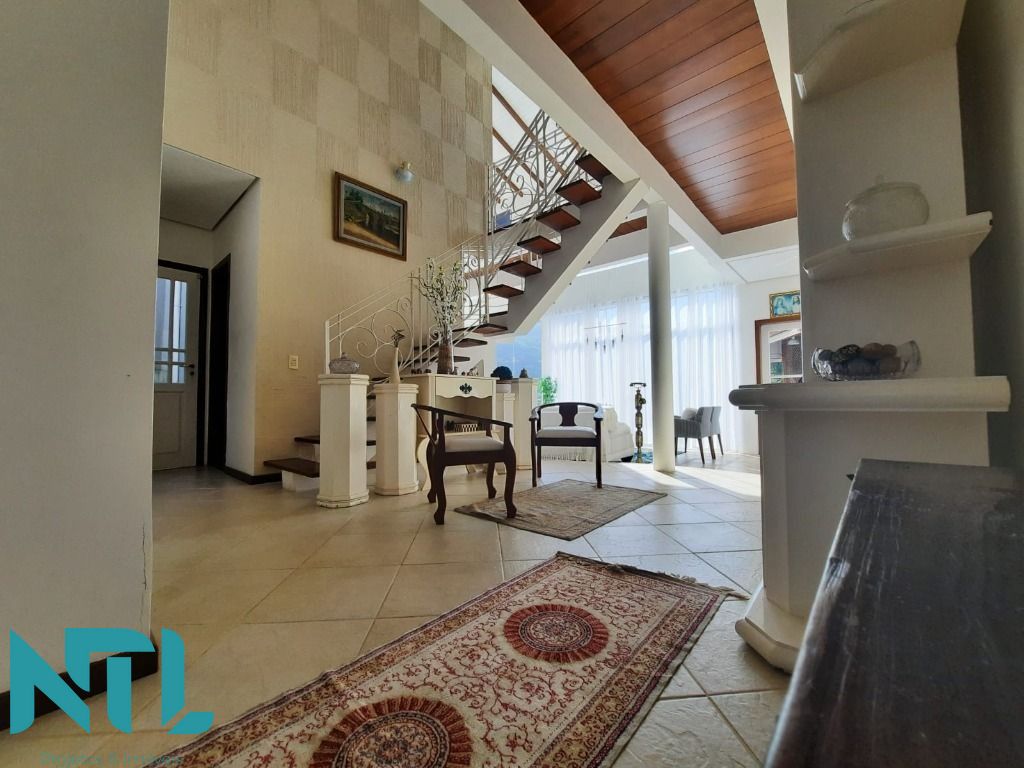 Sobrado à venda com 5 quartos, 256m² - Foto 4