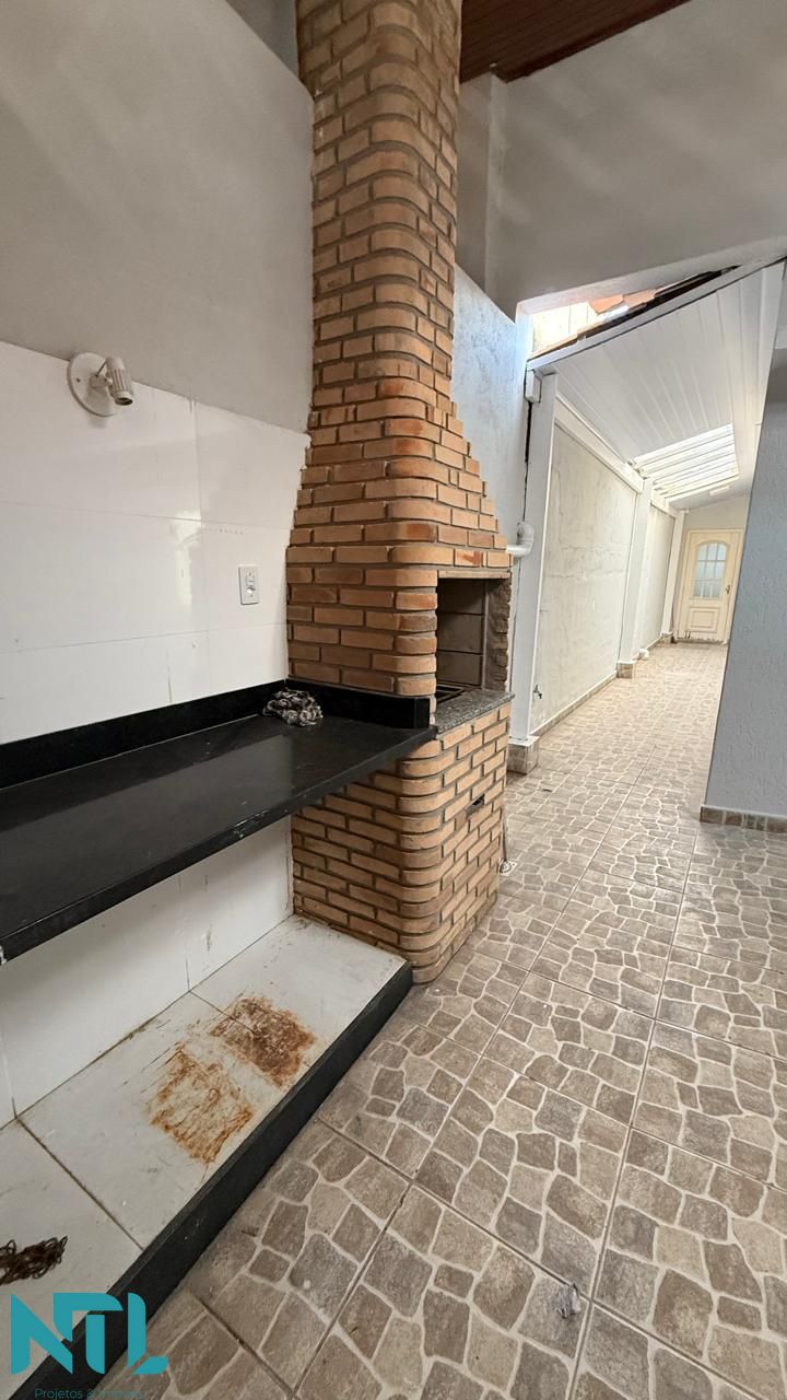 Casa à venda com 2 quartos, 90m² - Foto 3
