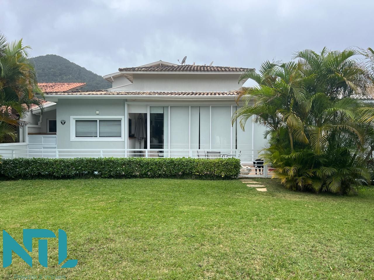 Casa, 7 quartos, 260 m² - Foto 1