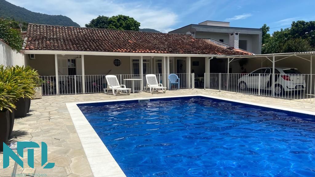 Casa à venda com 3 quartos, 225m² - Foto 3
