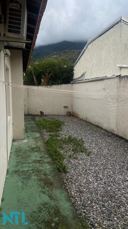Casa à venda com 3 quartos, 225m² - Foto 11