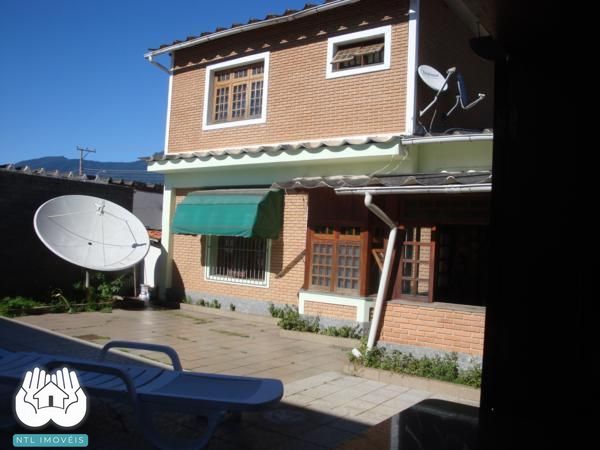 Casa à venda com 3 quartos, 487m² - Foto 1