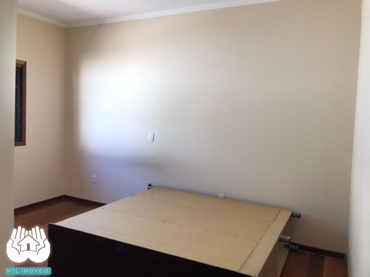 Casa à venda com 3 quartos, 400m² - Foto 8