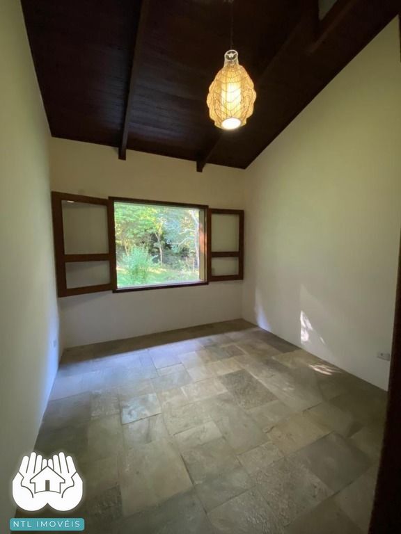 Casa à venda com 3 quartos, 335m² - Foto 14