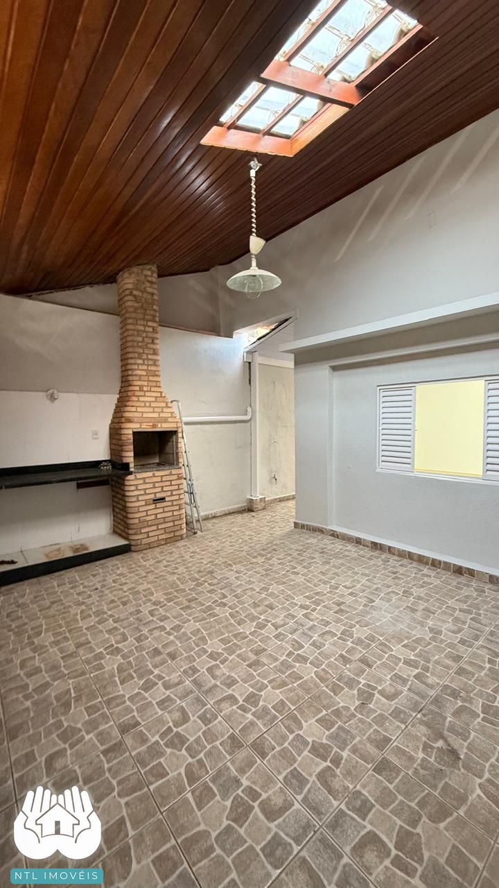 Casa à venda com 2 quartos, 90m² - Foto 4