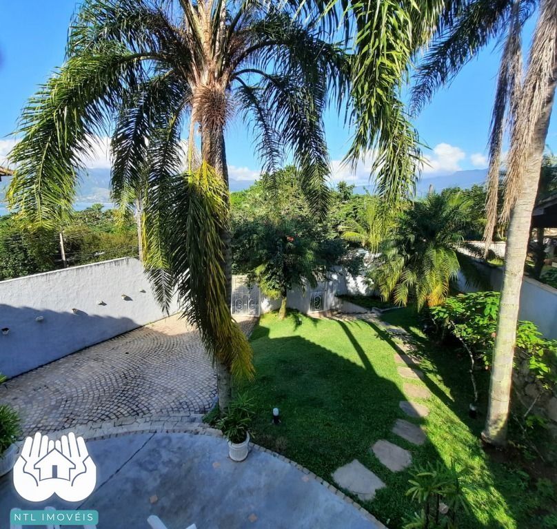Sobrado à venda com 5 quartos, 256m² - Foto 1