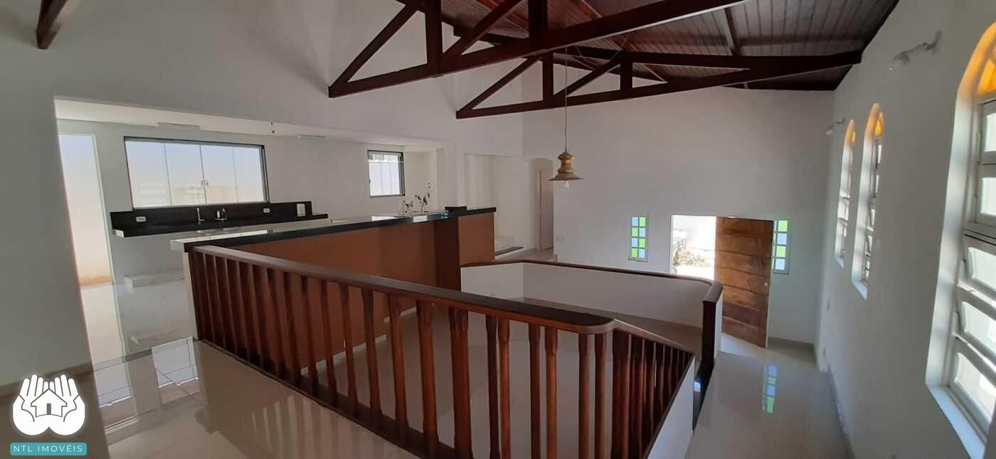 Casa à venda com 3 quartos, 600m² - Foto 2