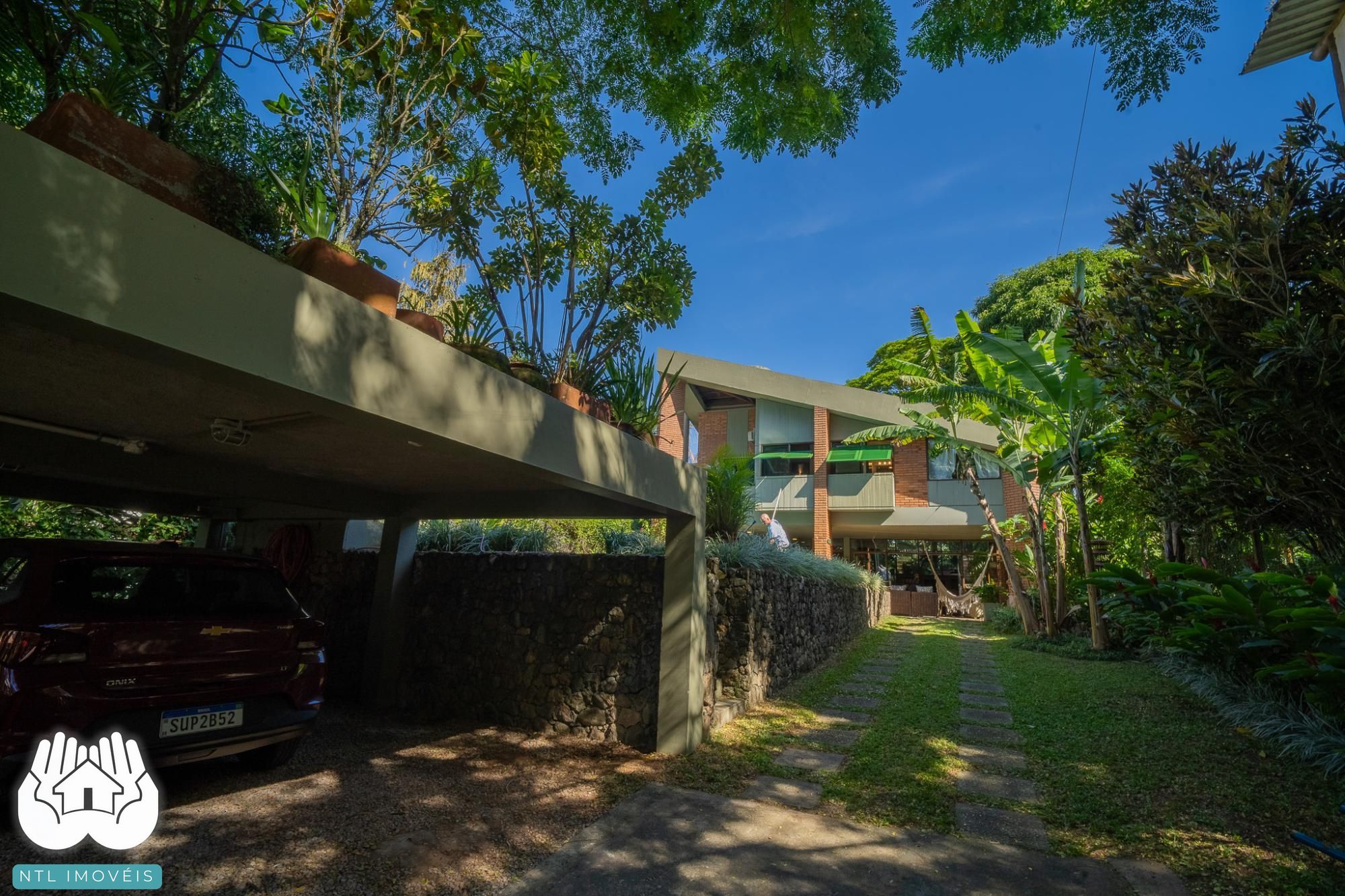 Sobrado para alugar com 4 quartos, 246m² - Foto 1