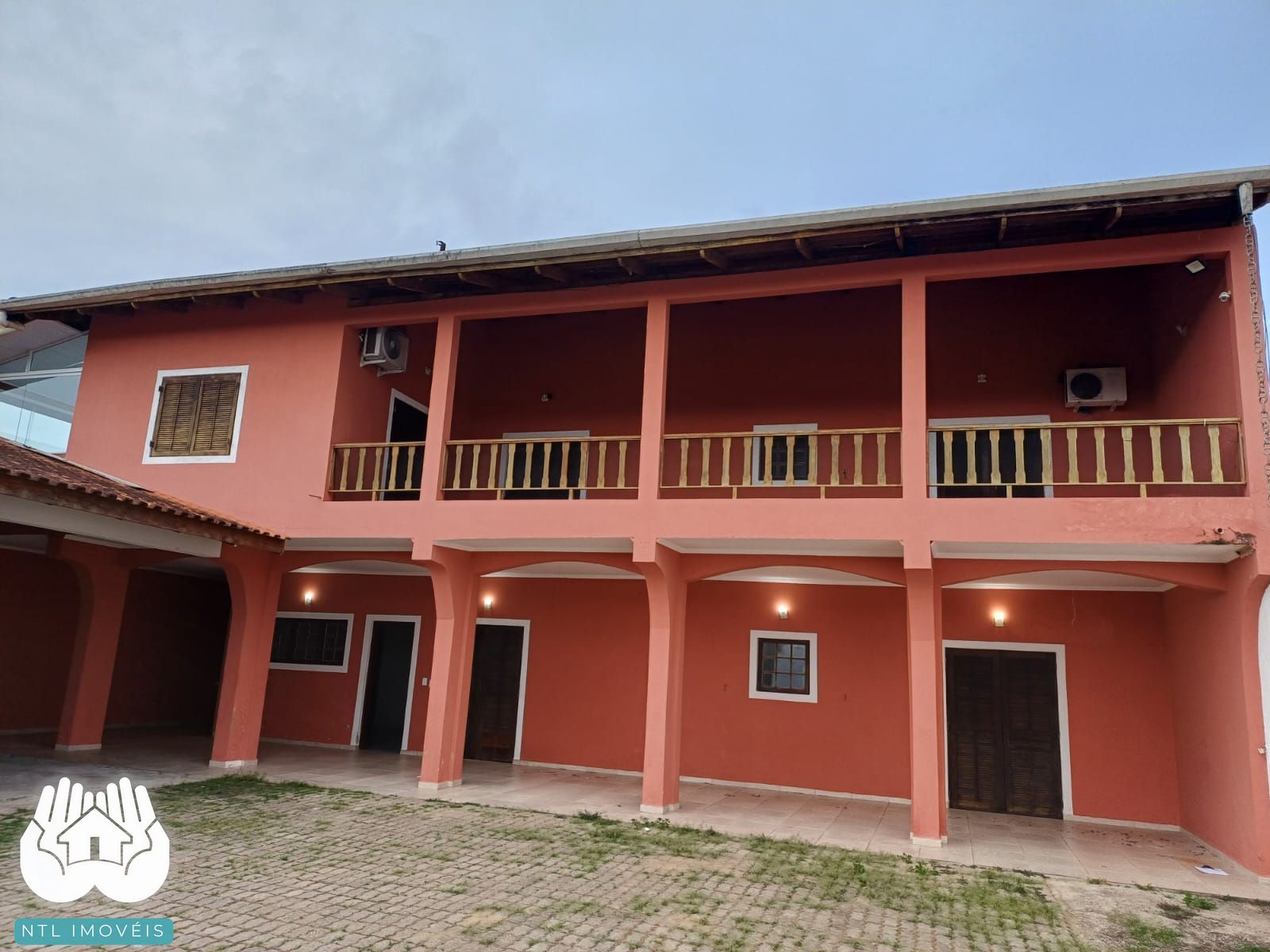 Sobrado à venda com 3 quartos, 416m² - Foto 1