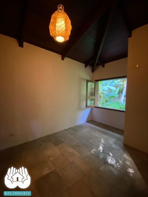 Casa à venda com 3 quartos, 335m² - Foto 16