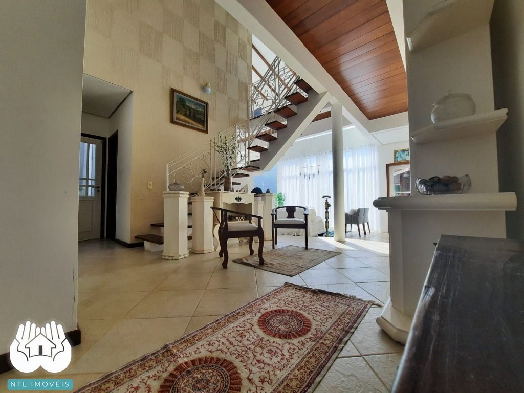 Sobrado à venda com 5 quartos, 256m² - Foto 4