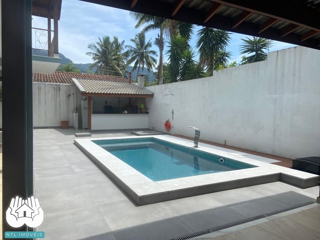 Sobrado à venda com 6 quartos, 372m² - Foto 1
