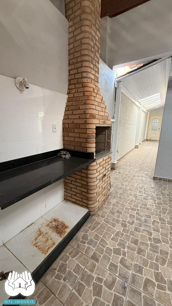 Casa à venda com 2 quartos, 90m² - Foto 3