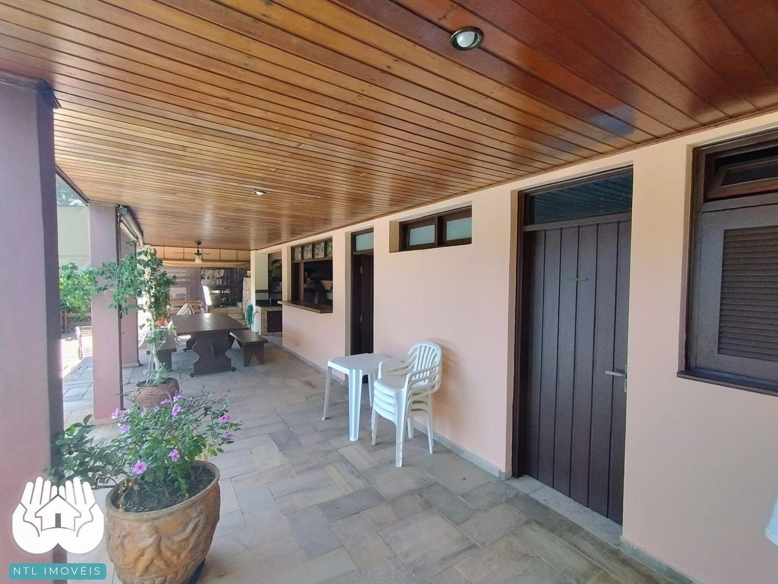Casa à venda com 5 quartos, 450m² - Foto 1