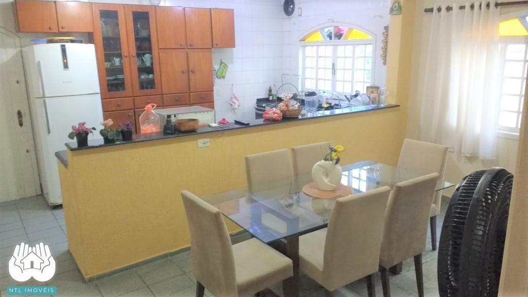 Casa à venda com 4 quartos, 220m² - Foto 14