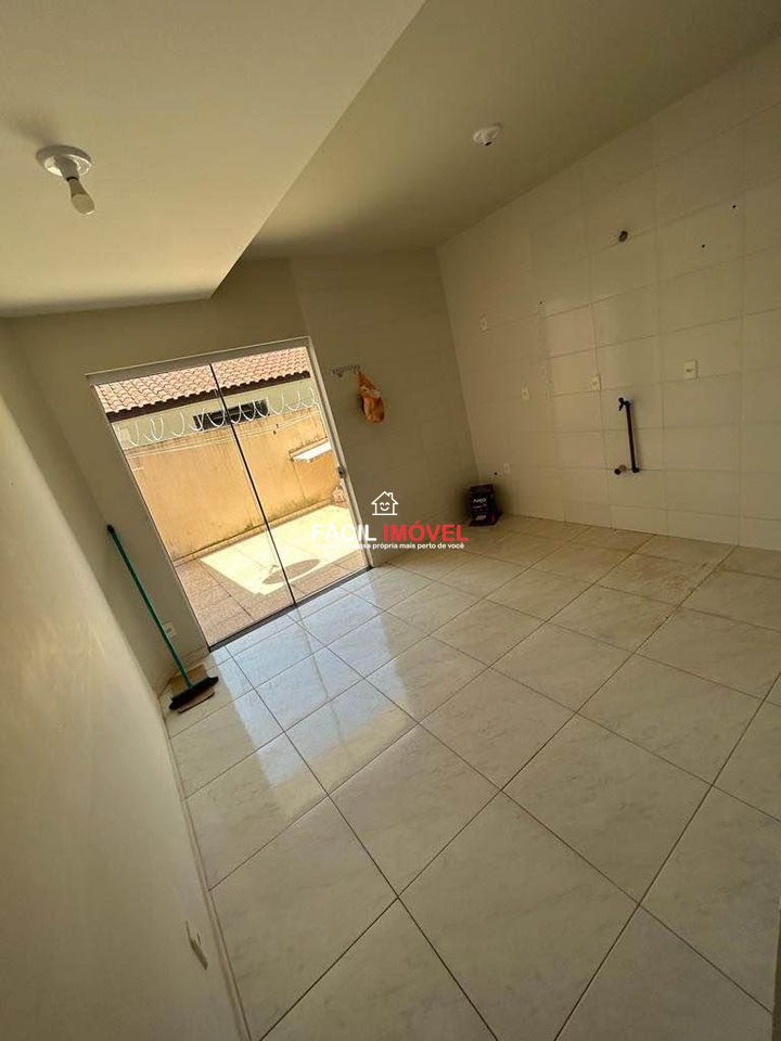 Casa à venda com 2 quartos, 65m² - Foto 5