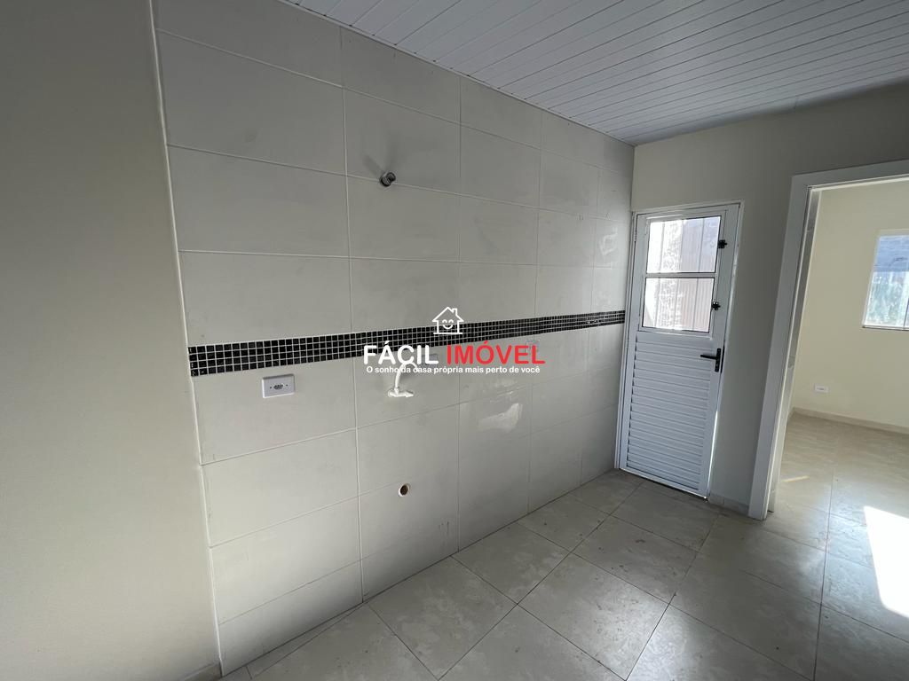 Casa à venda com 2 quartos, 60m² - Foto 2