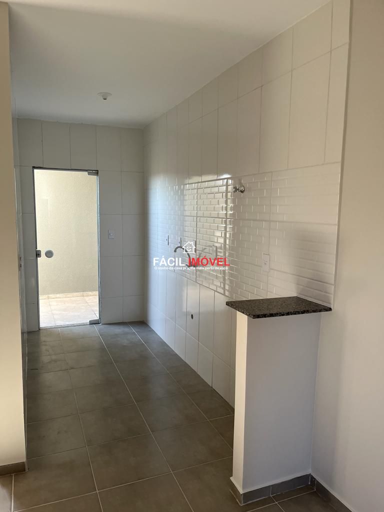 Casa à venda com 2 quartos, 64m² - Foto 4