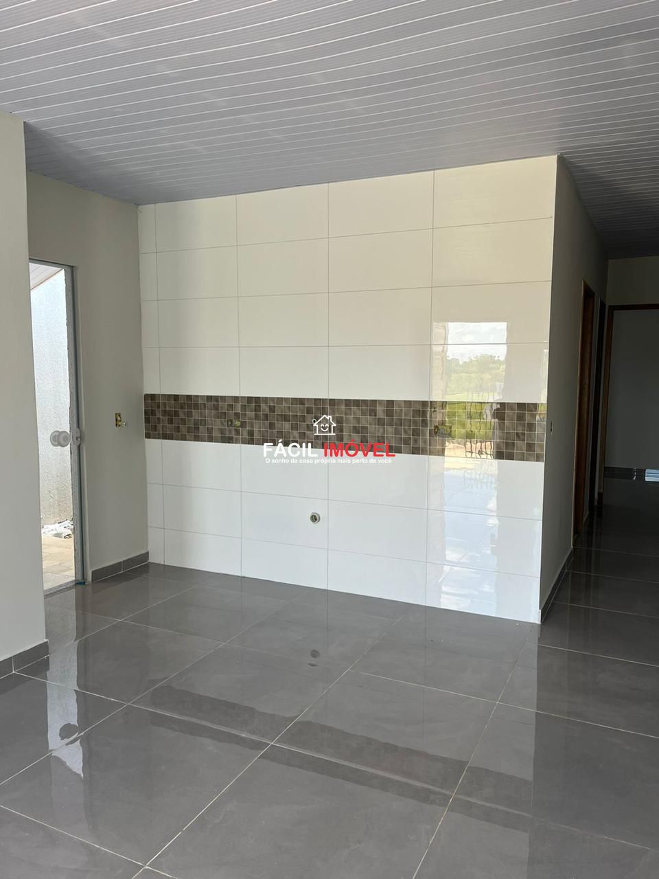 Casa à venda com 2 quartos, 55m² - Foto 2