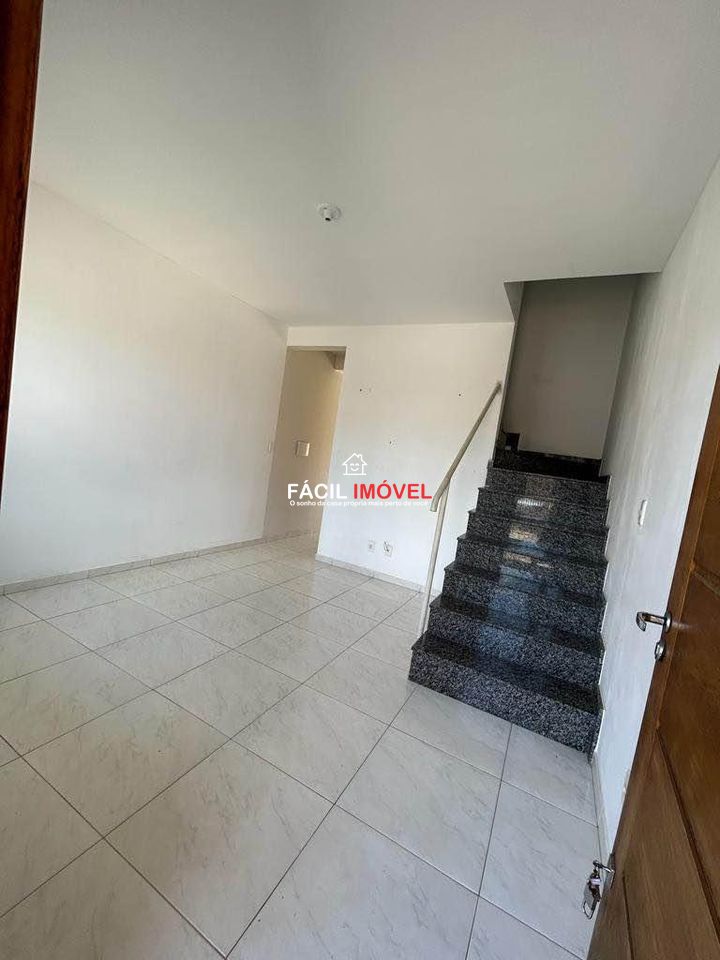 Casa à venda com 2 quartos, 65m² - Foto 2