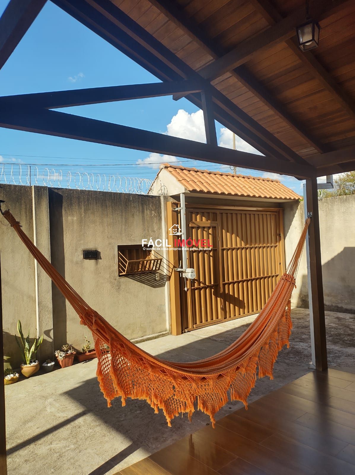 Casa à venda e aluguel com 3 quartos, 110m² - Foto 2