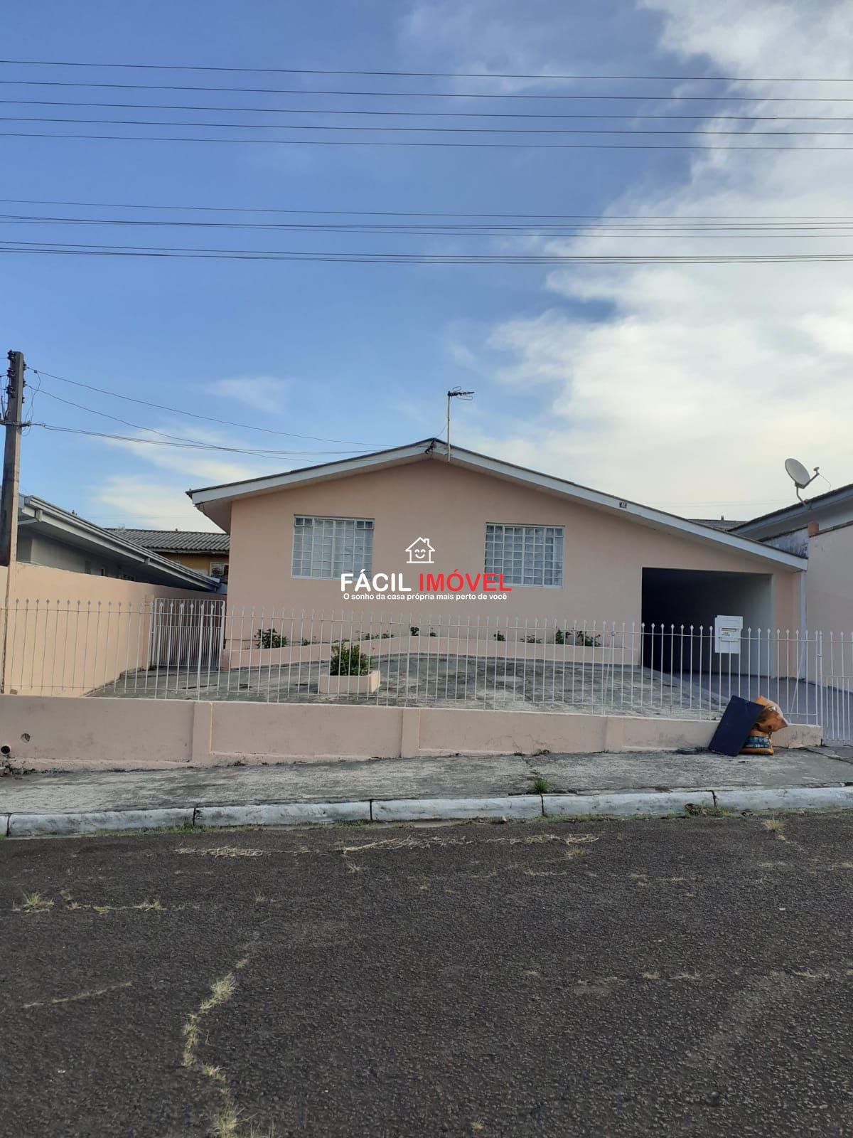Casa à venda com 2 quartos, 120m² - Foto 1