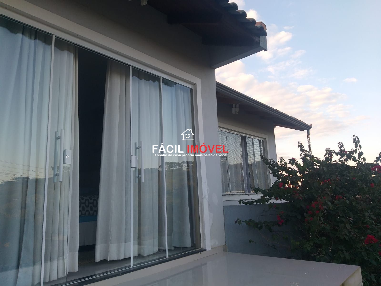 Casa à venda com 3 quartos, 110m² - Foto 2