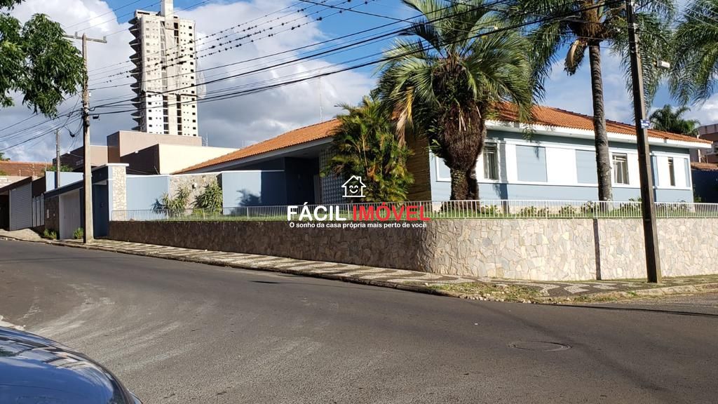 Casa à venda e aluguel com 4 quartos, 300m² - Foto 1