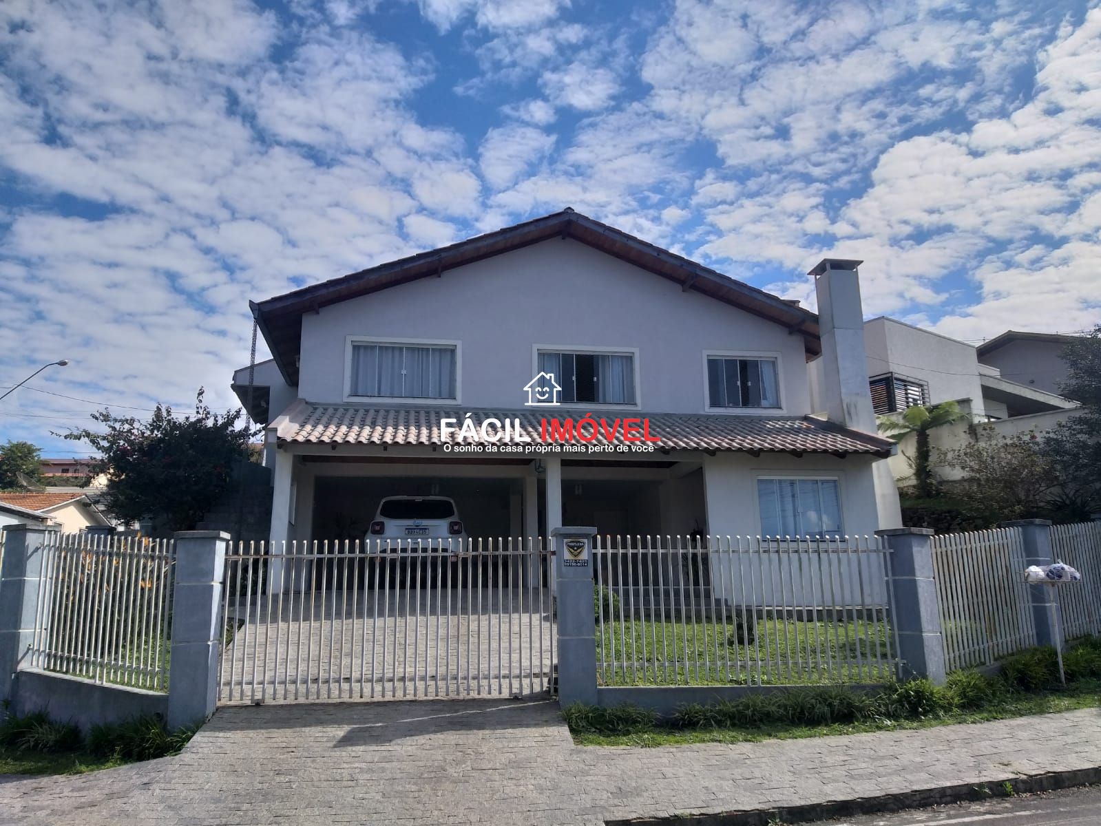 Casa à venda com 3 quartos, 110m² - Foto 1