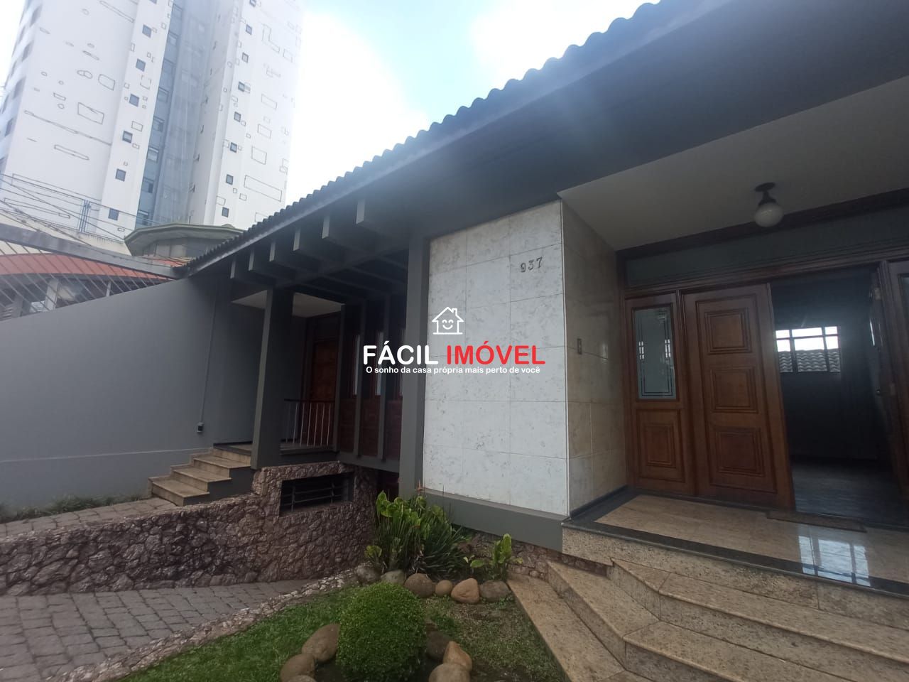 Casa à venda com 4 quartos, 1000m² - Foto 1