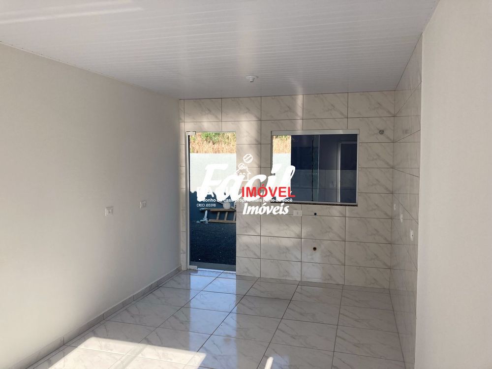 Casa à venda com 2 quartos, 50m² - Foto 2