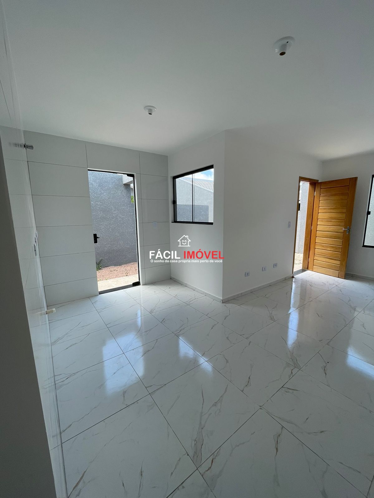 Casa à venda com 3 quartos, 67m² - Foto 4