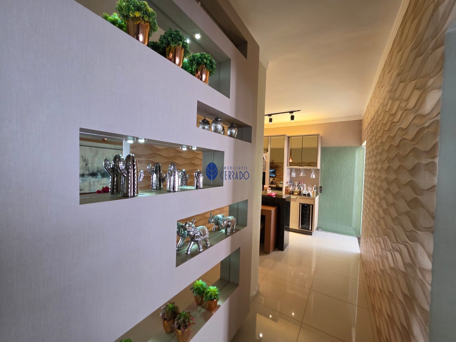 Casa de alto padrão com 3 quartos, suíte e ambientes climati