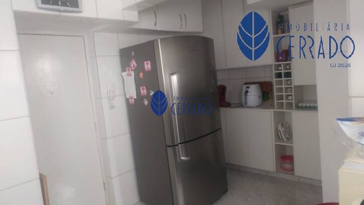 Apartamento à venda com 3 quartos, 159m² - Foto 4