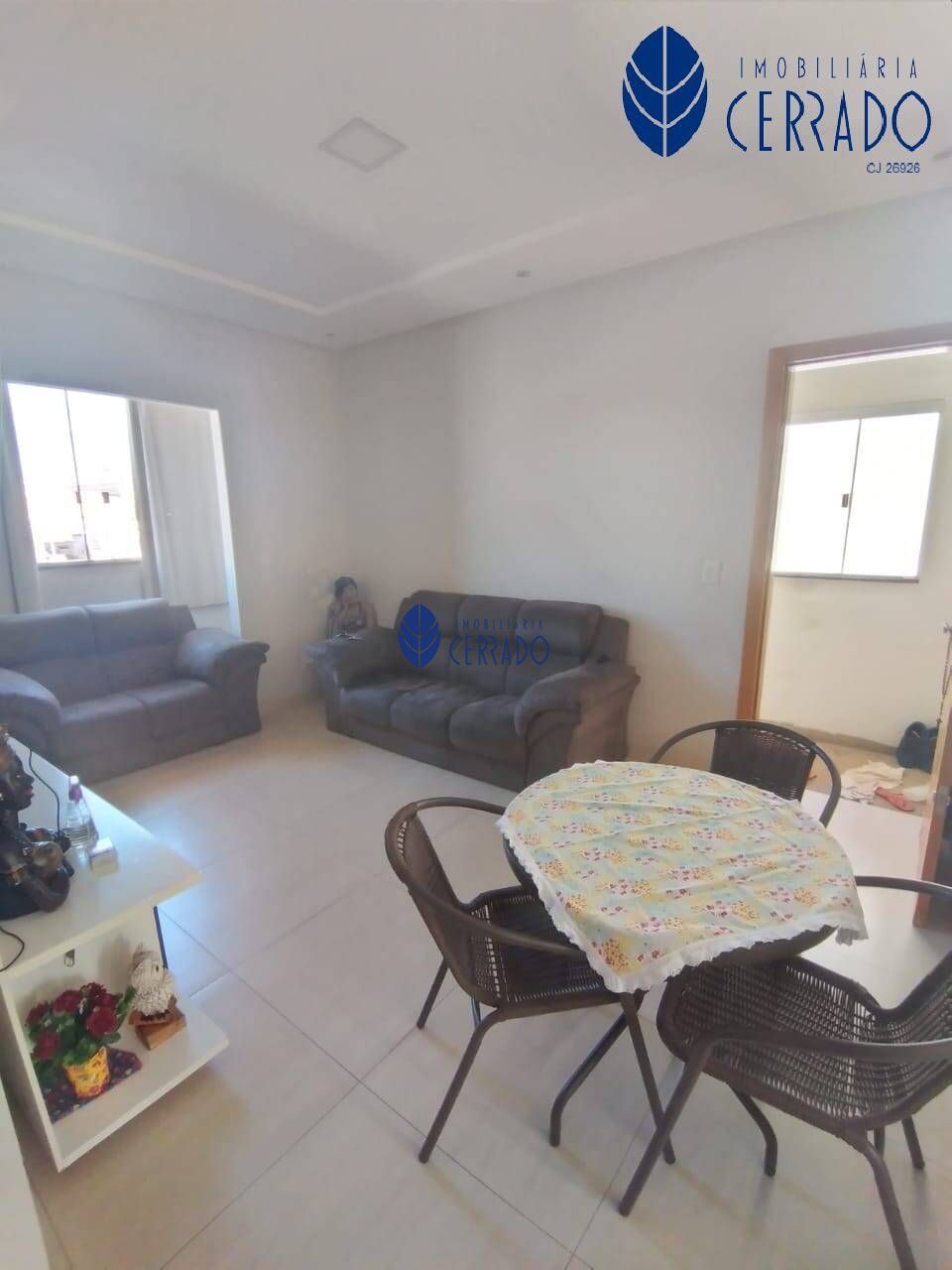 Casa à venda com 4 quartos, 190m² - Foto 2