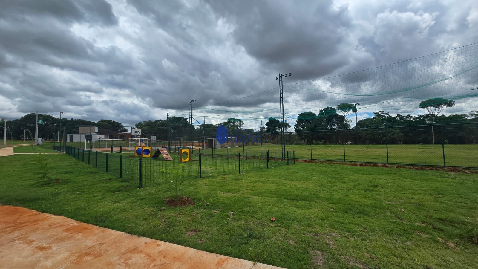 Lote de esquina a venda no condomínio nature home resort - a