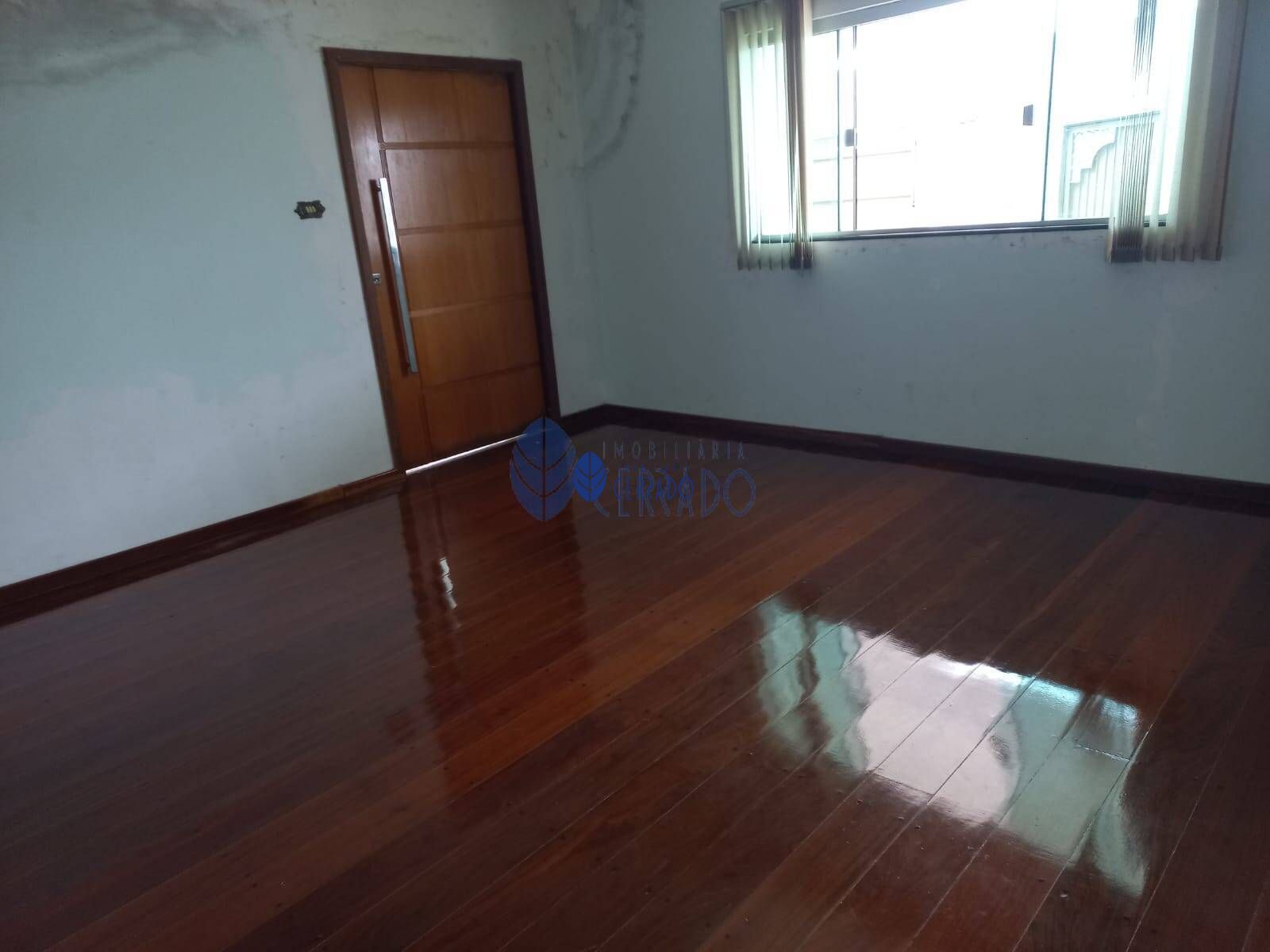 Casa com 4 Dormitórios à venda, 350 m² por R$ 700.000,00