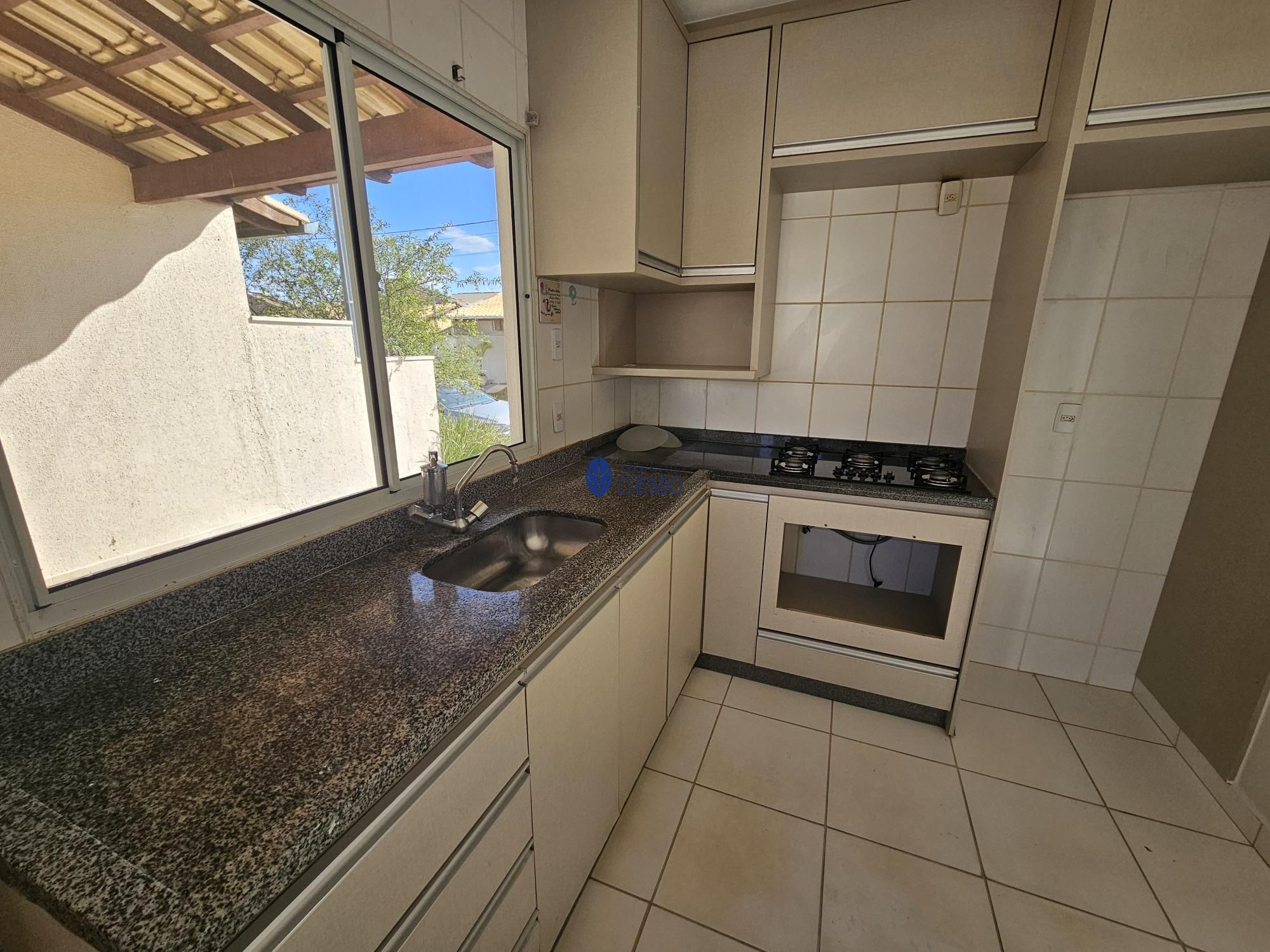 Casa com 3 Dormitórios para alugar, 100 m² por R$ 1.700,00