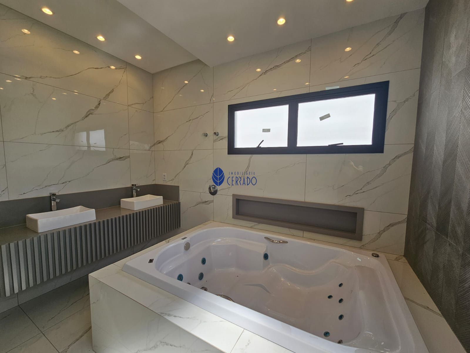 Casa em condomínio com 4 Dormitórios à venda, 312 m² por R$ 2.400.000,00