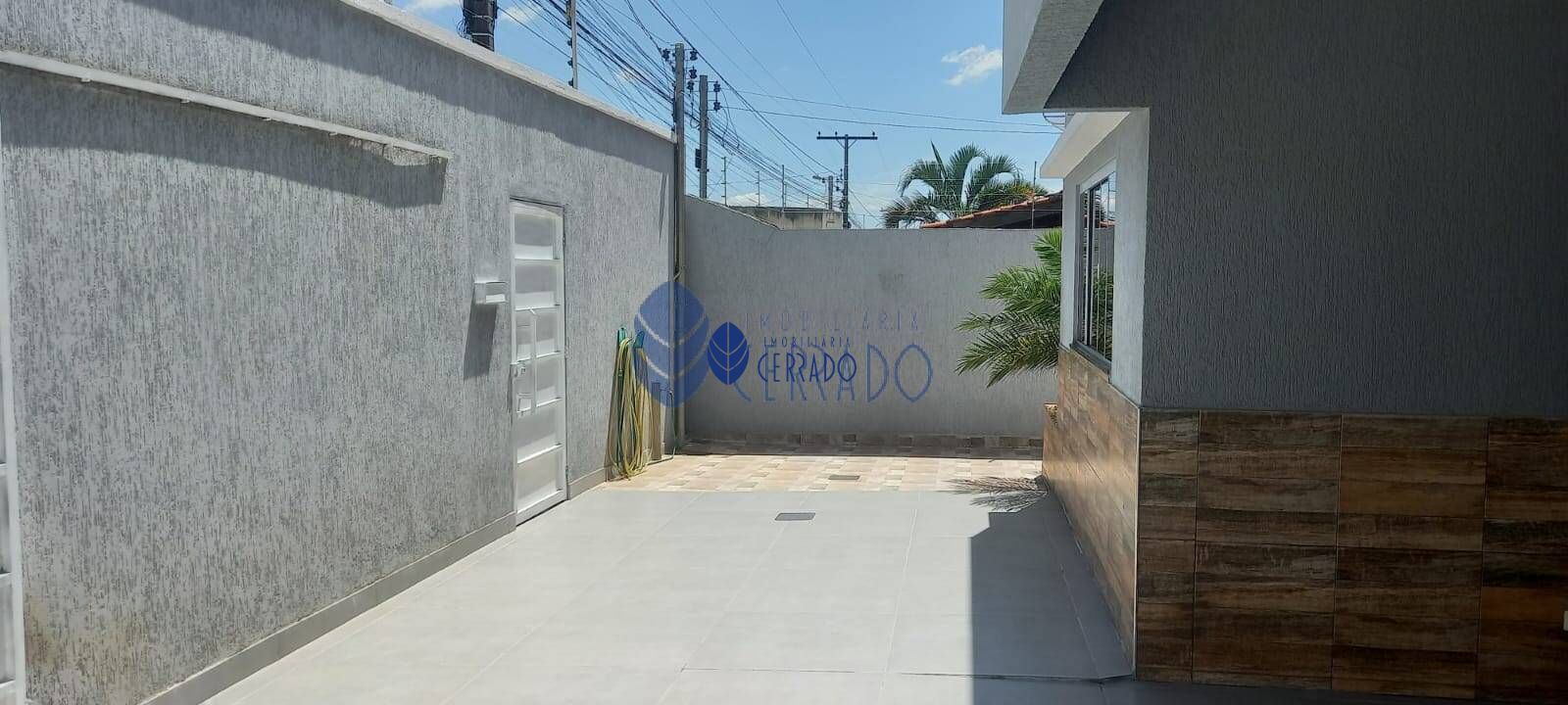 Casa à venda com 4 quartos, 200m² - Foto 2