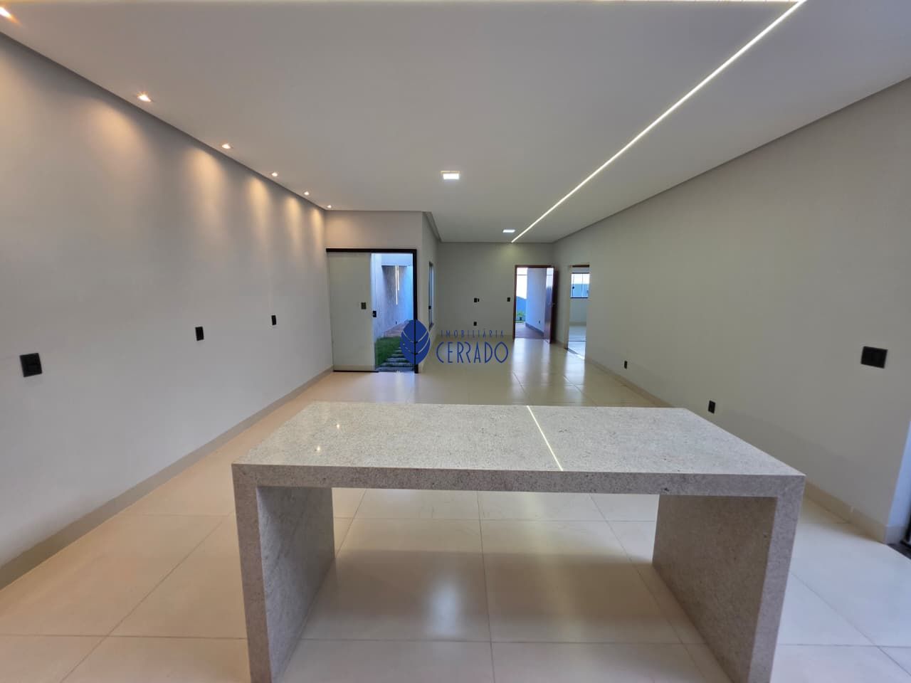 Casa moderna de alto padrão à venda no jardim itália – anápo