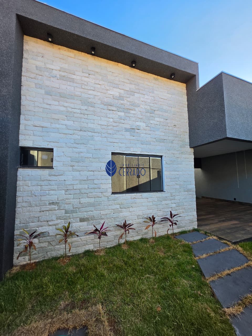 Casa moderna de alto padrão à venda no jardim itália – anápo