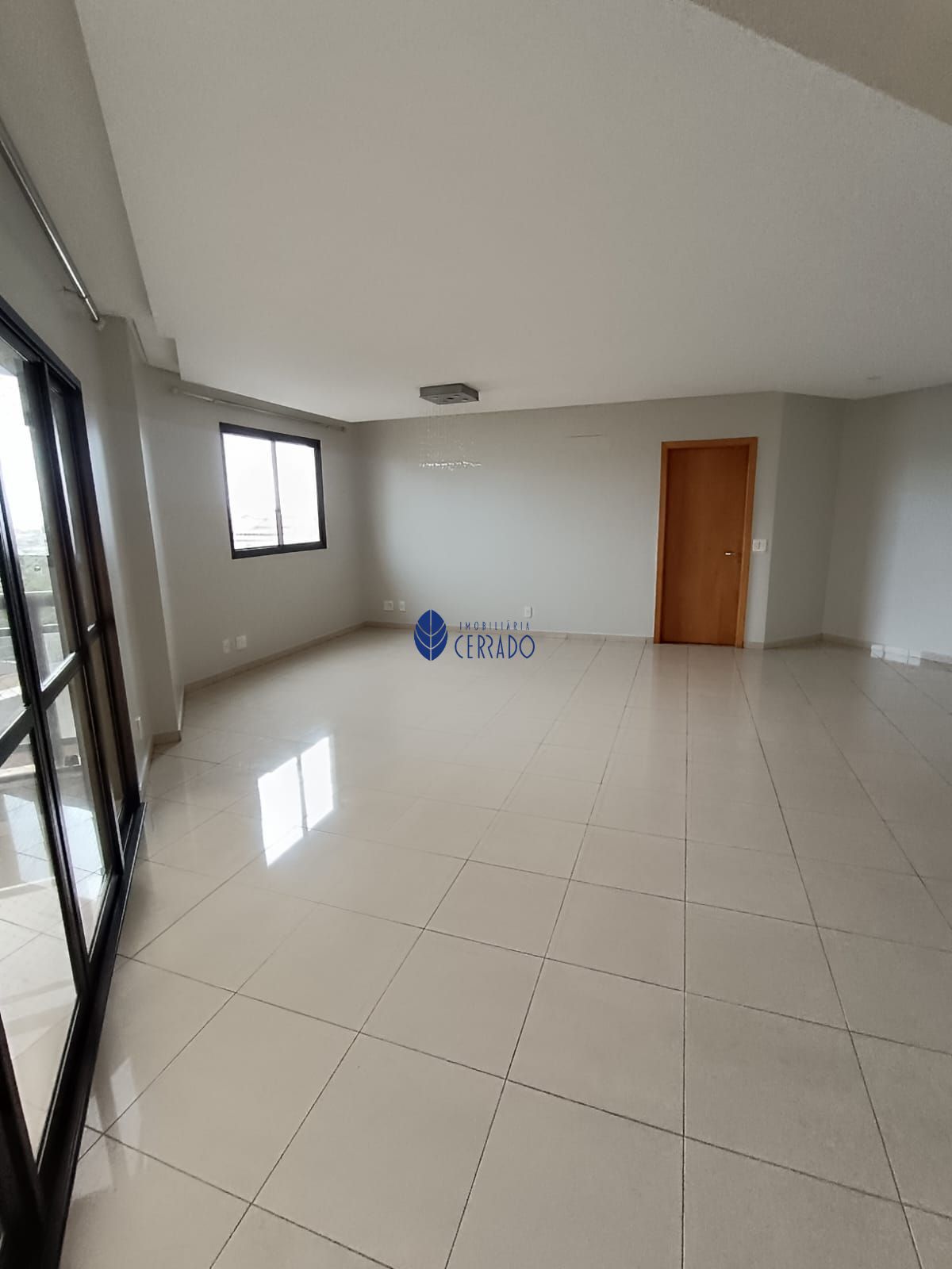 Apartamento para alugar com 4 quartos, 189m² - Foto 2