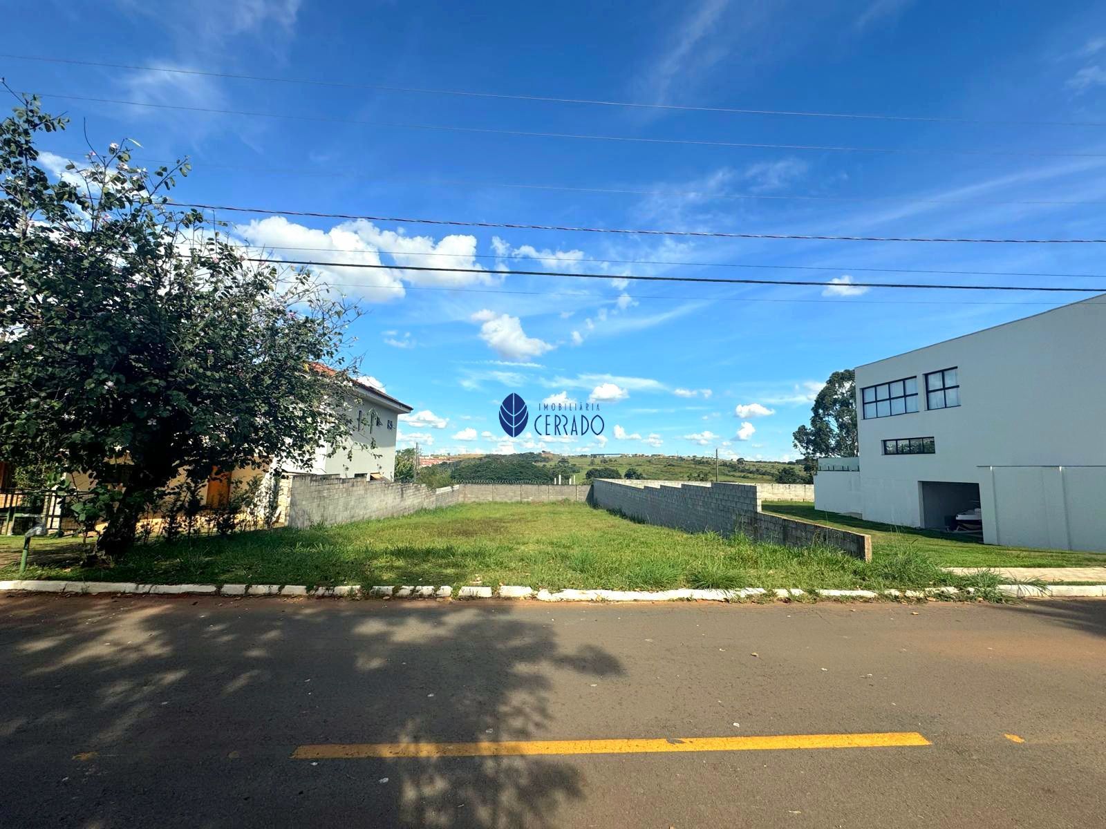 Oportunidade lote de 594m² em condomínio fechado roses garde - foto 3