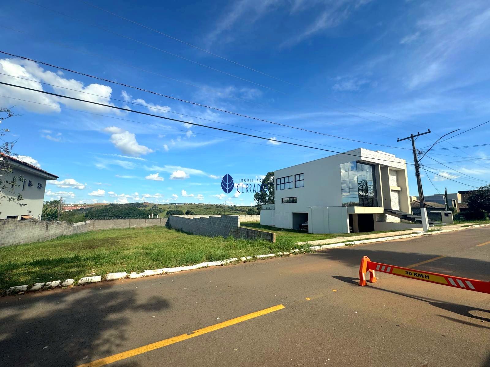 Oportunidade lote de 594m² em condomínio fechado roses garde - foto 1